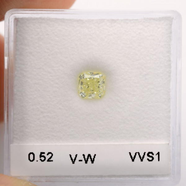 0.52 карат, V-W, светлый желтый бриллиант, форма радиант, VVS1 чистота, IGI