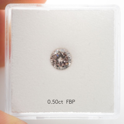 0.50 карат, фантазийный коричнево-розовый бриллиант, форма круг, I2 чистота