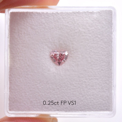 0.25 карата, фантазийный розовый бриллиант, форма сердце, VS1 чистота, ARGYLE