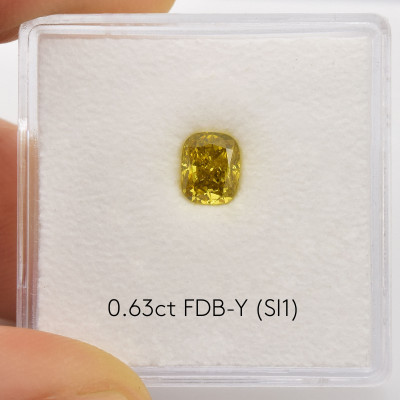 0.63 карат, фантазийный глубокий коричнево-желтый бриллиант, форма кушон, SI1 чистота, GIA
